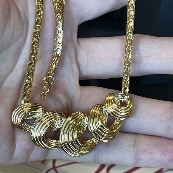 Vintage Estate Avon Ribbon Curl Necklace Swirl Flat Chain 1989 Gold Tone - Picture 5 of 5